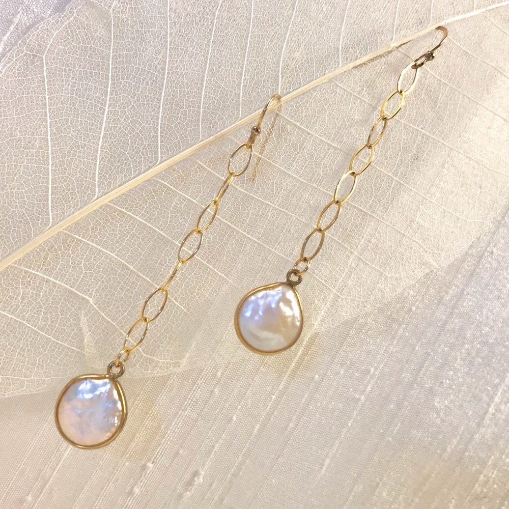 ✨Gorgeous Dancing Pearl Earrings✨ - Picture 8 of 8